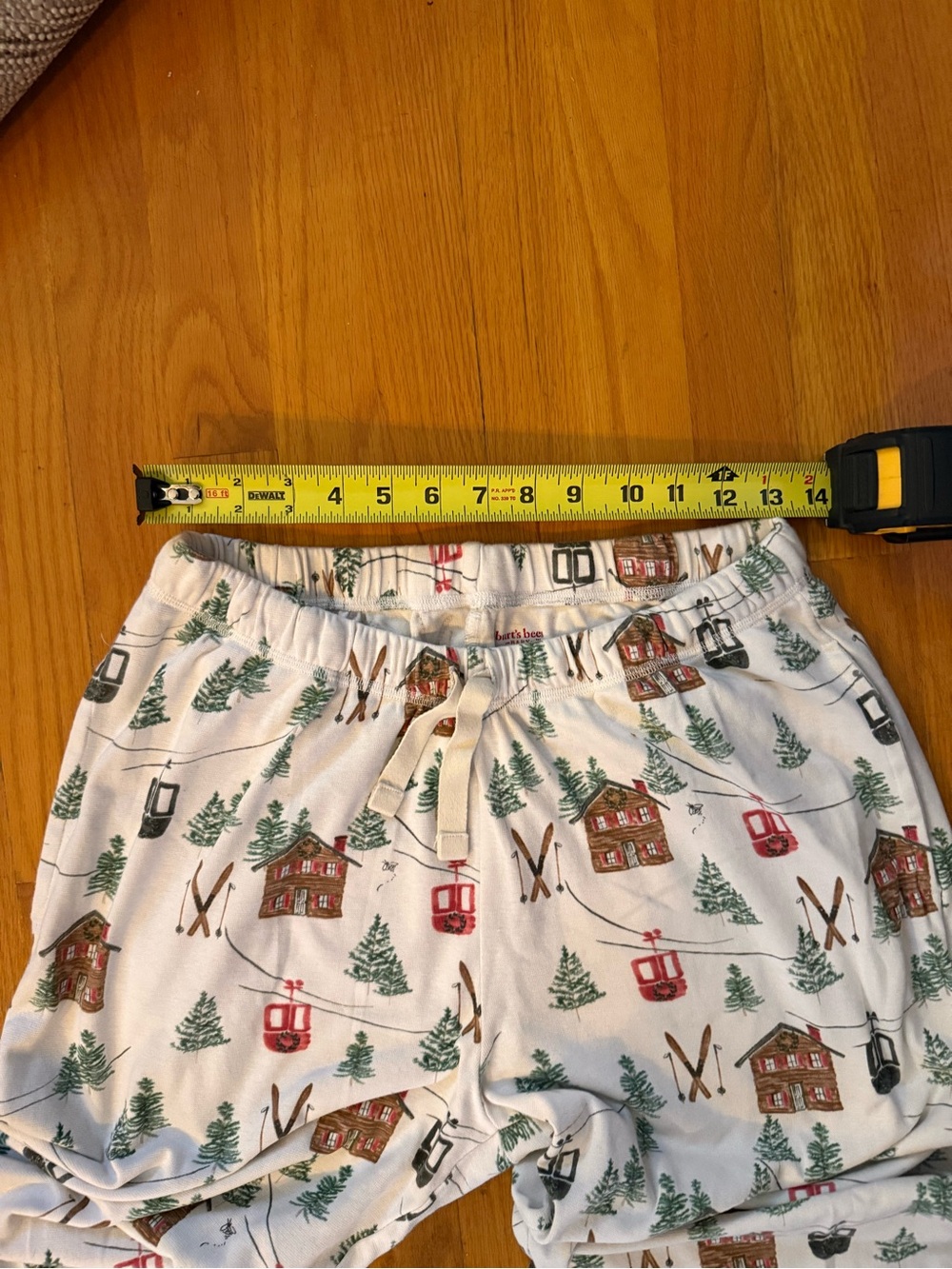 Burt's Bees White Holiday Cabin Print Men's Pajama Joggers - Picture 4 of 5